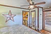 'Gruene Cabin' - Pet Friendly New Braunfels Studio Tourism Bookings