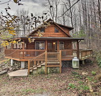 'Hawk's Nest Cabin' with Views Near Peaks of Otter - Accommodation China
