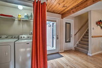 'Helen's Haus' with Hot Tub - 2 Miles to Downtown USA Accommodation