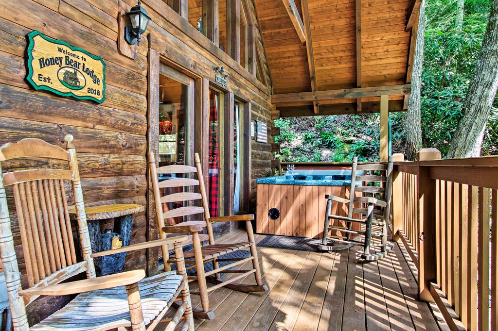 'Honey Bear Lodge' Gatlinburg Resort Cabin With Spa! - thumb 0