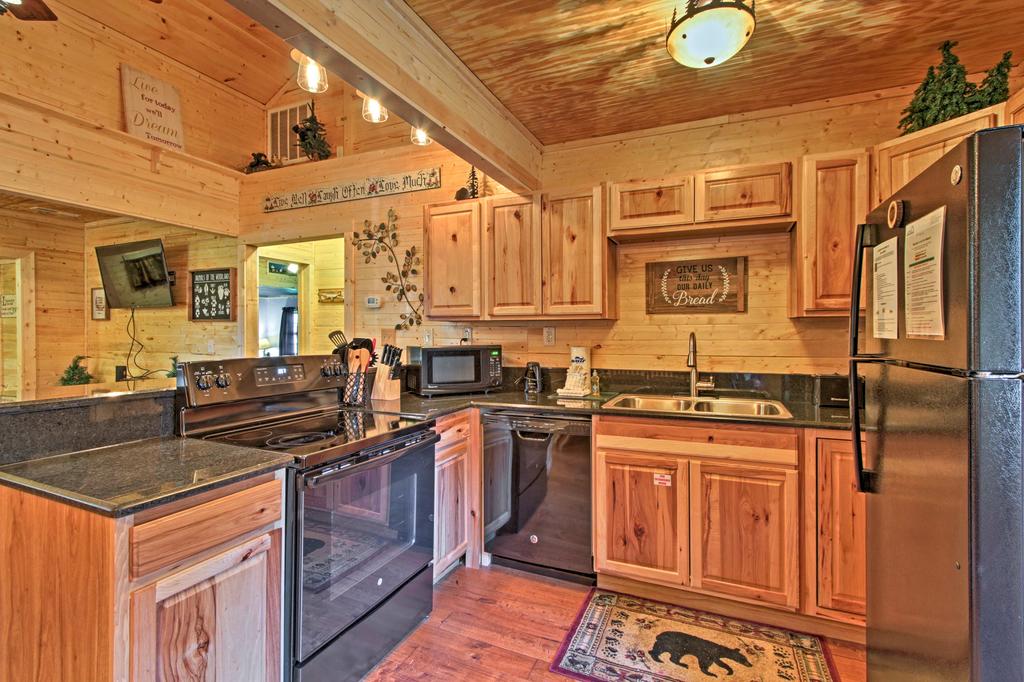 'Just Fur Relaxin' Sevierville Cabin With Hot Tub! - thumb 2