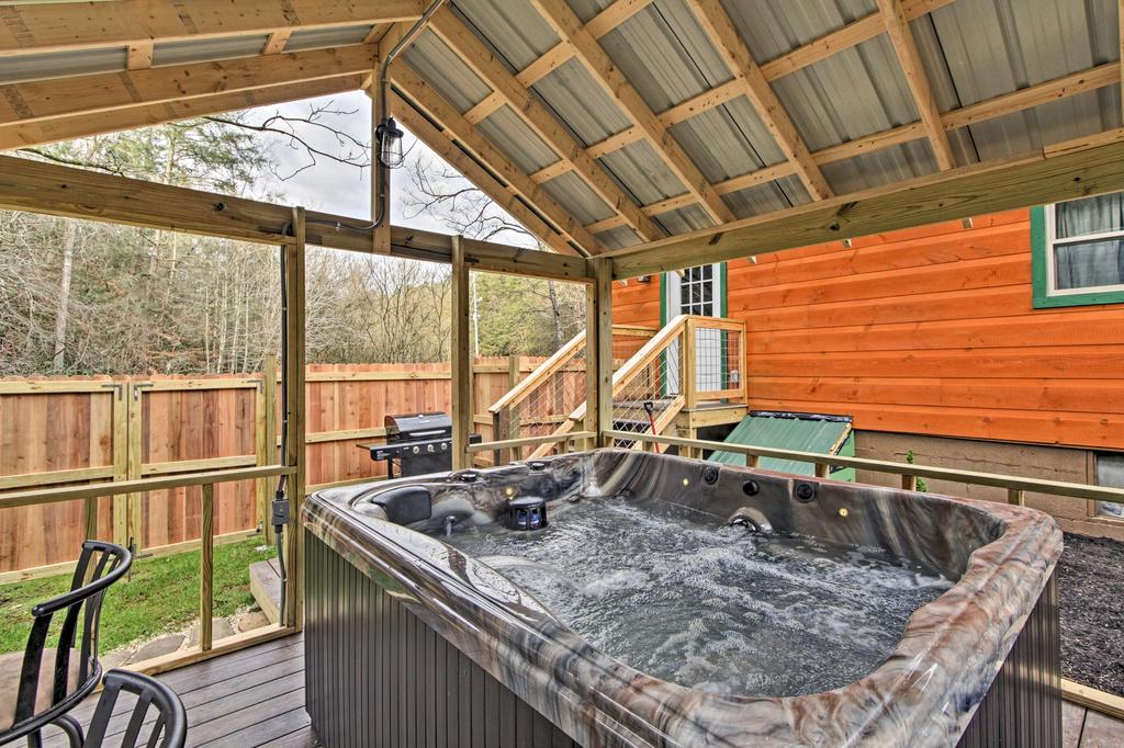 'Just Fur Relaxin' Sevierville Cabin With Hot Tub! - thumb 0