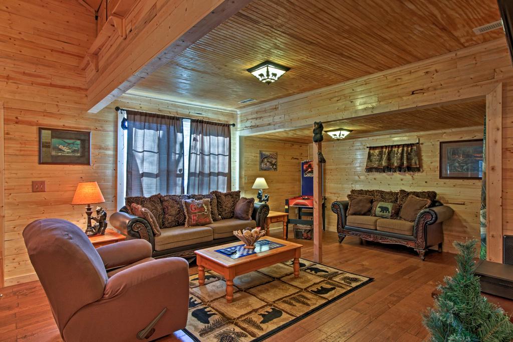 'Just Fur Relaxin' Sevierville Cabin With Hot Tub! - thumb 1