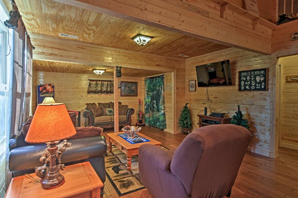 'Just Fur Relaxin' Sevierville Cabin With Hot Tub! - thumb 3