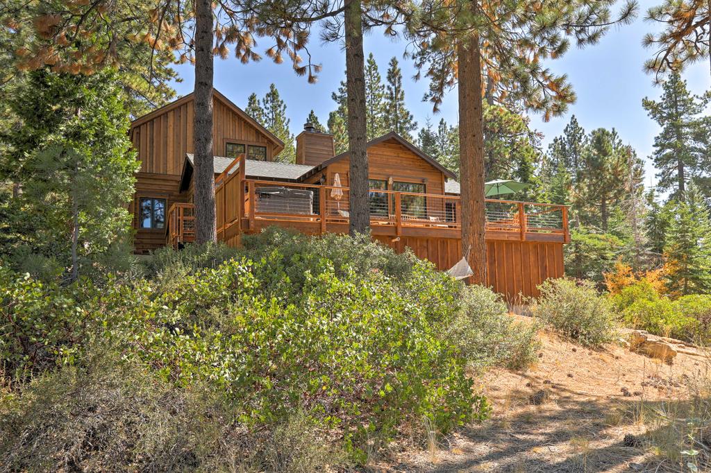 'Old Tahoe' Brockway Lodge With Hot Tub And Lake Views! - thumb 0