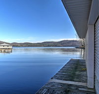 'Paradise Cove' Lakeside Cabin with Boathouse & Dock - Tourism Bookings