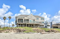 'Pirates Beach' Oceanfront Home with 2 Sundecks Hotels Santiago