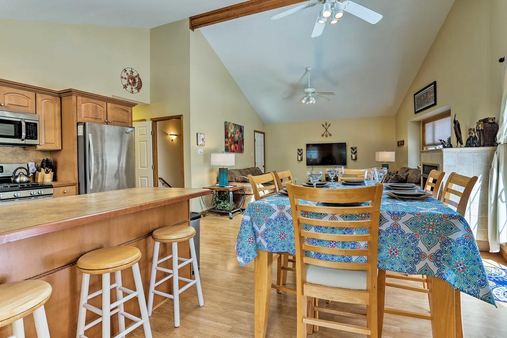 'Pocono Zen' - Arrowhead Lake Home - Walk To Pool! - thumb 1