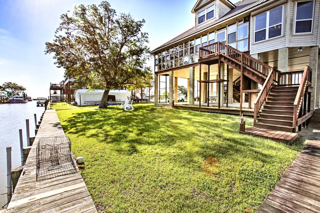 'Reelin & Dealin' New Orleans Waterfront Home - thumb 0