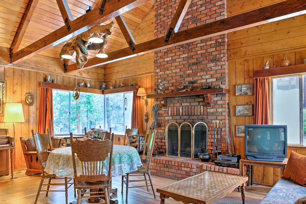 'Rustic Acorn' Cabin With Deck, Walk To Downtown! - thumb 2