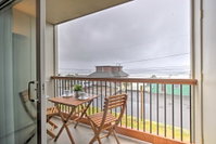 'Seas The Day' Lincoln City Condo Steps from Beach Tourism Bookings
