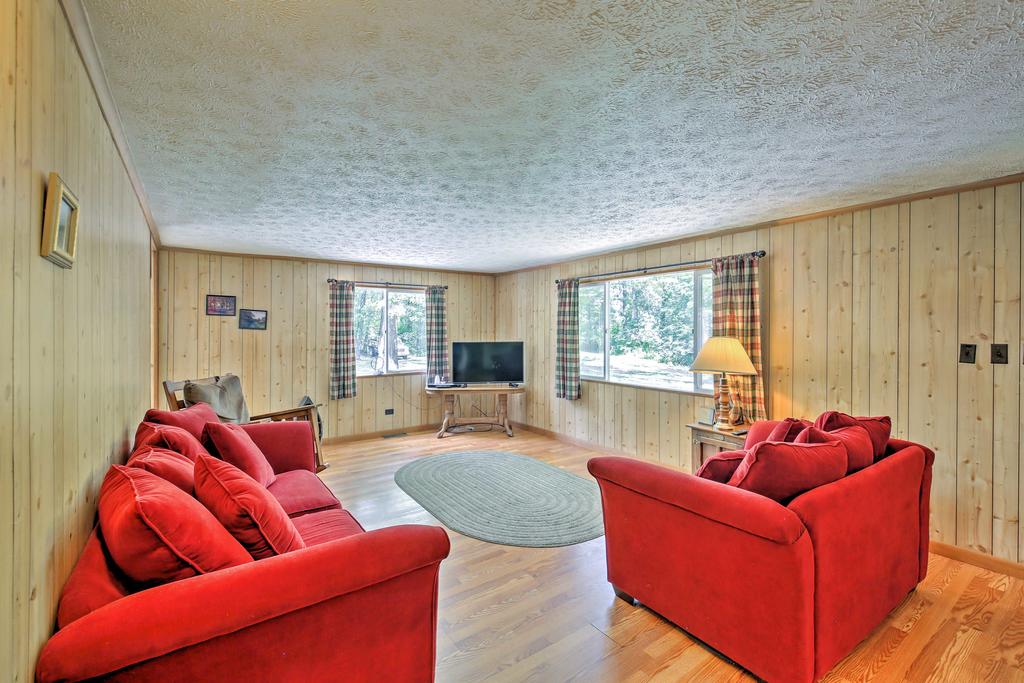 'Shakamak Getaway' - Cozy Jasonville Cabin With Deck! - thumb 2