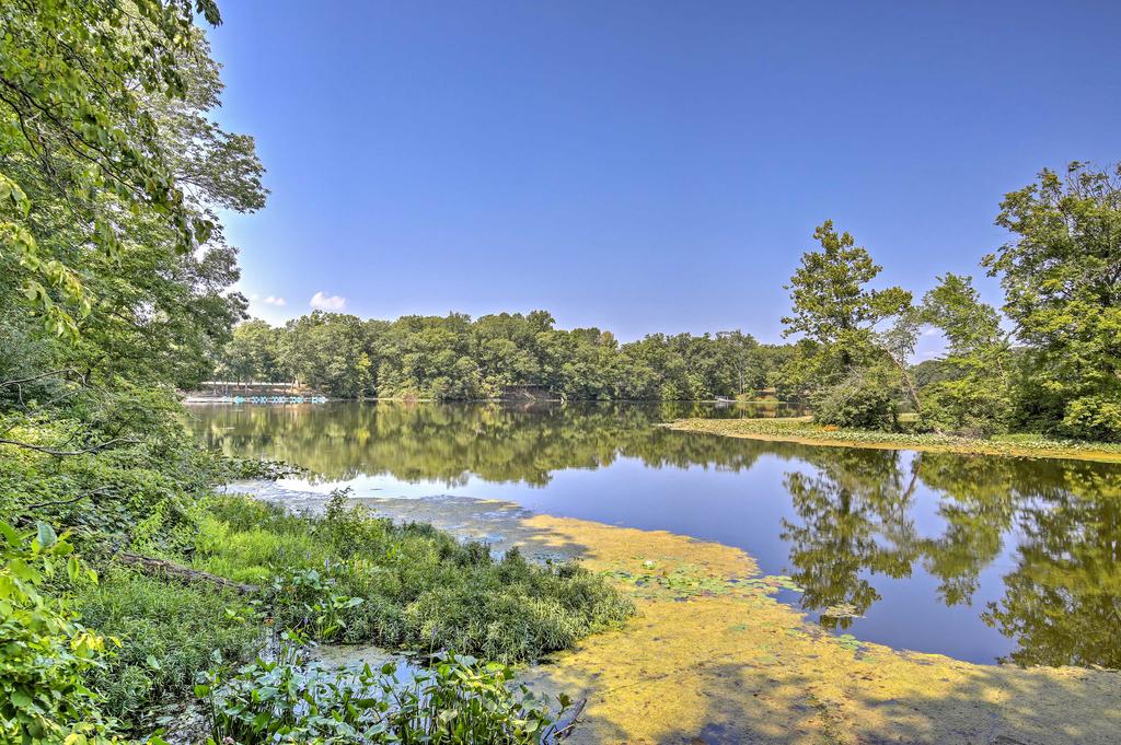 'Shakamak Getaway' - Cozy Jasonville Cabin With Deck! - thumb 1