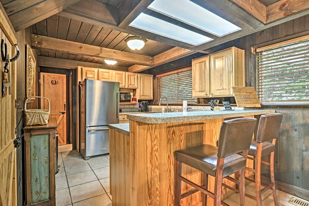 'Snuggle Inn' In The Heart Of Chalet Village! - thumb 3