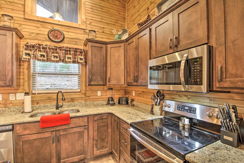 'Spirit Wolf' Resort Cabin - Ideal Ozark Location! - thumb 3