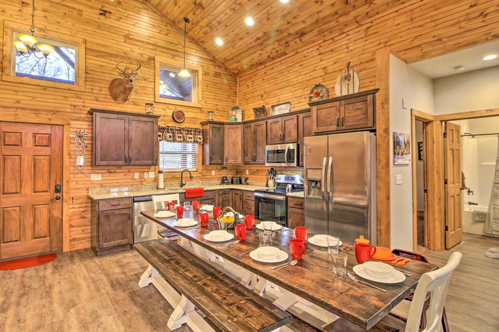 'Spirit Wolf' Resort Cabin - Ideal Ozark Location! - thumb 2