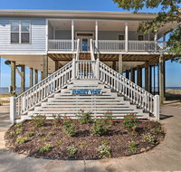 'Sunset View' - Serene Gulf Getaway with Lift - USA Accommodation