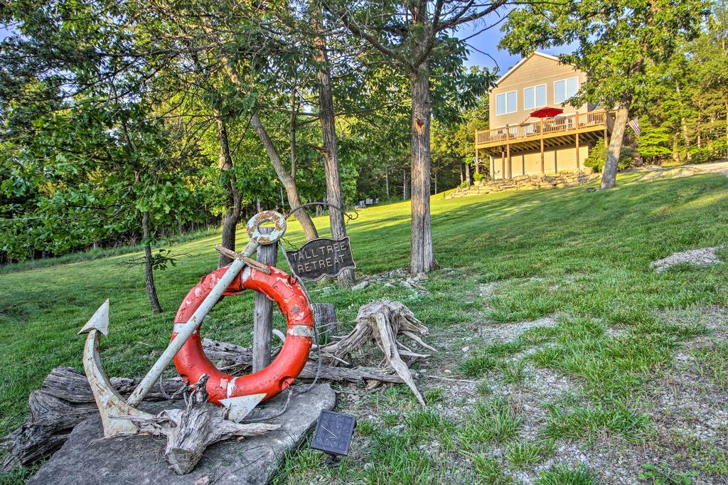 'Tall Tree Retreat' With Hot Tub, Short Walk To Lake - thumb 2