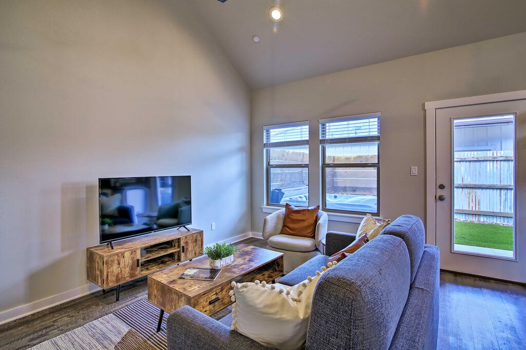 'Tempranillo Haus' With Hot Tub 2 Miles To Downtown! - thumb 3