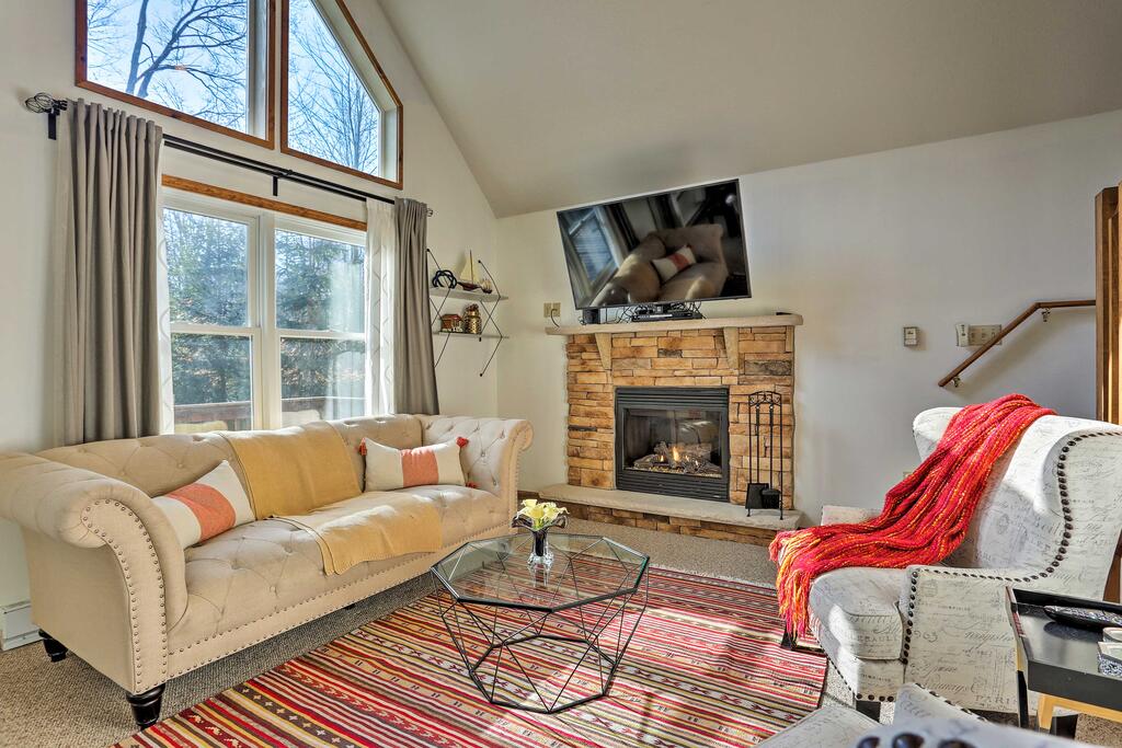 'The Cuckoo's Nest' Pocono Lake House With Deck - thumb 3