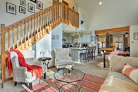 'The Cuckoo's Nest' Pocono Lake House with Deck Tourism Bookings