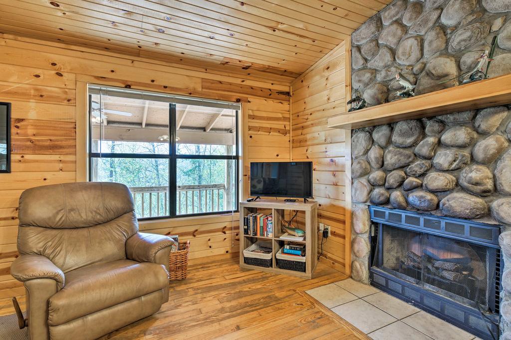 'The Dreamcatcher' Mountain View Cabin With Deck - thumb 3