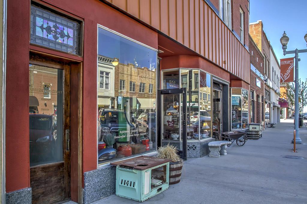 'The Mercantile Loft A' 3BR Laramie Apt With Deck! - thumb 2