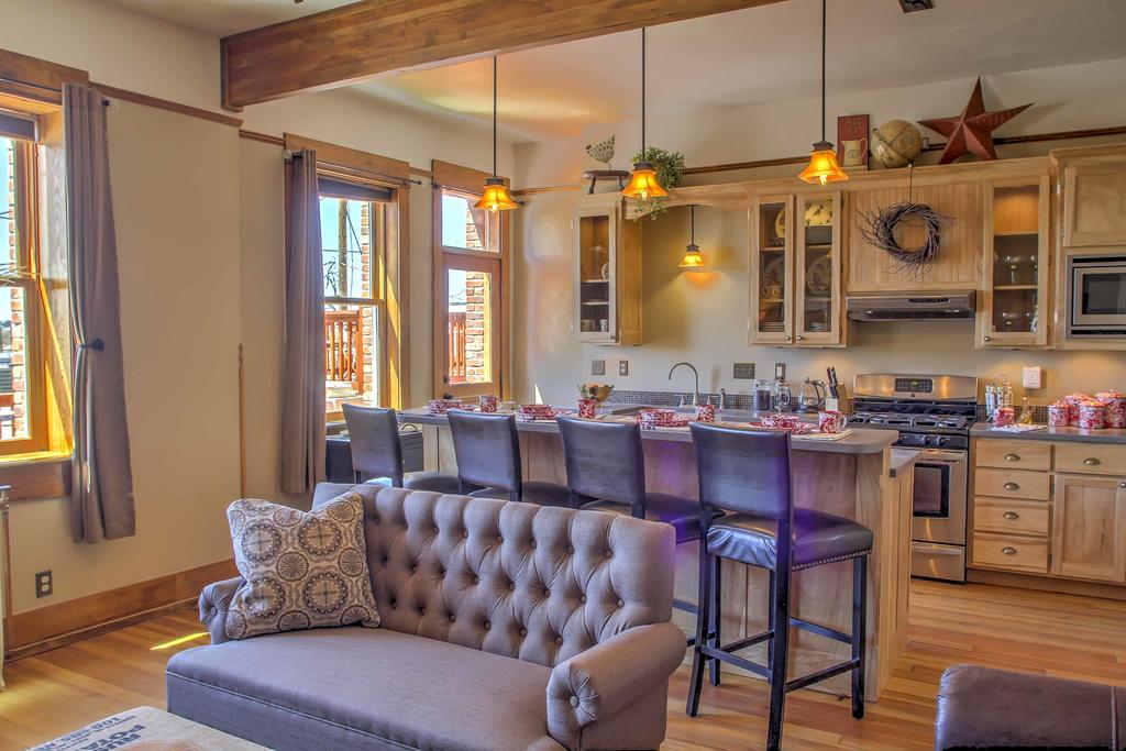 'The Mercantile Loft A' 3BR Laramie Apt With Deck! - thumb 0