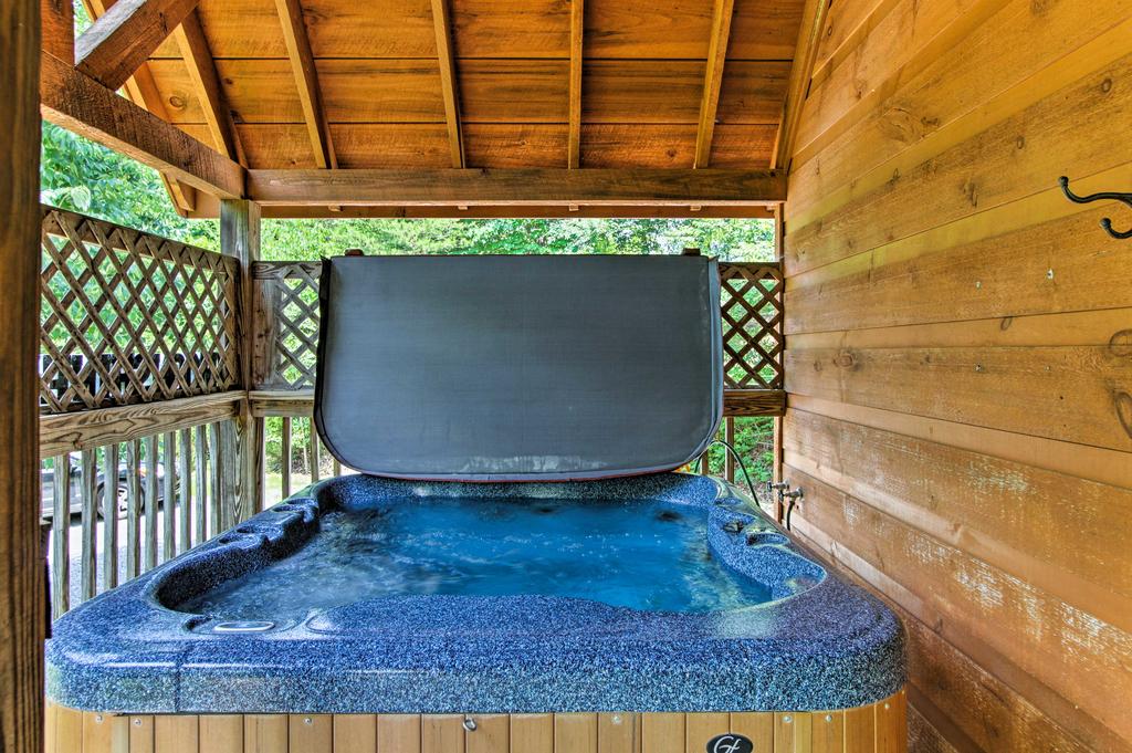'The Moonshine' Cabin With Hot Tub- 3 Mi To Dollywood - thumb 2