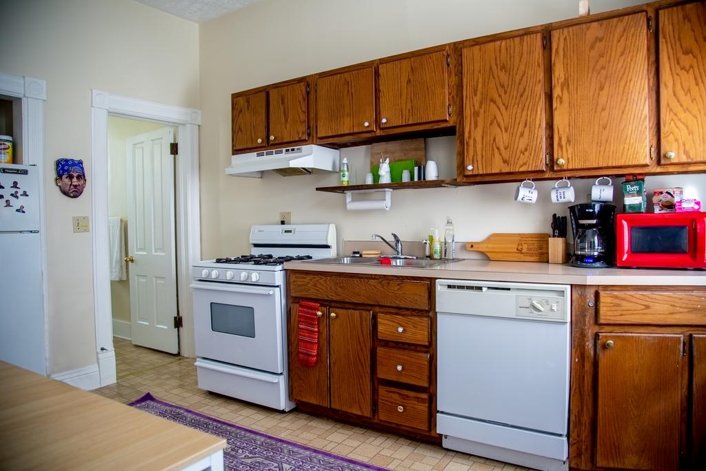 'The Office' Show Themed   Upscale Area   Center Of Omaha   Gorgeous Hardwood Floors! - thumb 3