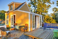 'Top of The World Vista' Barn Cottage in Edgecomb Tourism Bookings