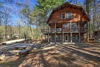 'Treehouse' Rustic Madison Cabin with Game Room Deck USA Accommodation