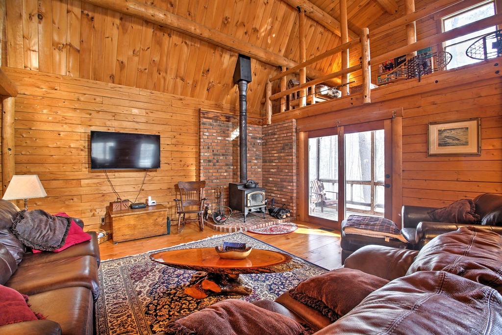 'Treehouse' Rustic Madison Cabin With Game Room, Deck - thumb 2