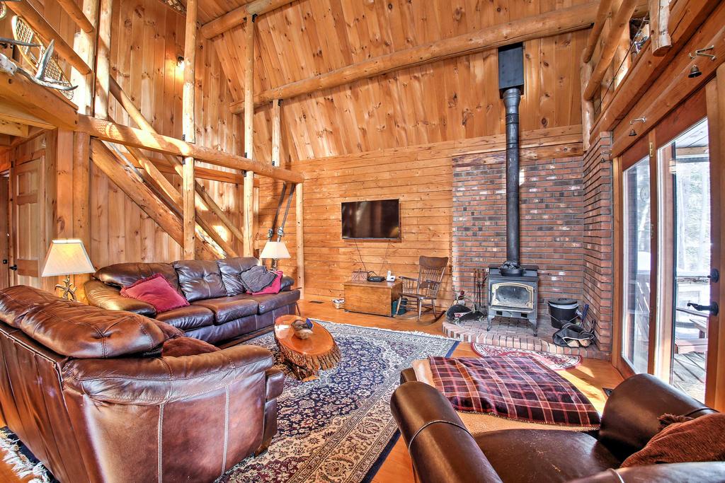 'Treehouse' Rustic Madison Cabin With Game Room, Deck - thumb 3