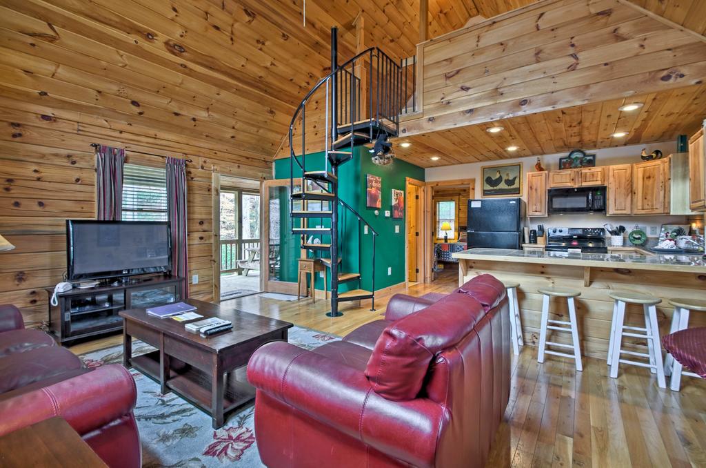 'Trot Inn' Bryson City Cabin With Hot Tub & Fire Pit! - thumb 0