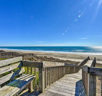 'West of the Moon' Ocean Apt with Beach Access - USA Accommodation