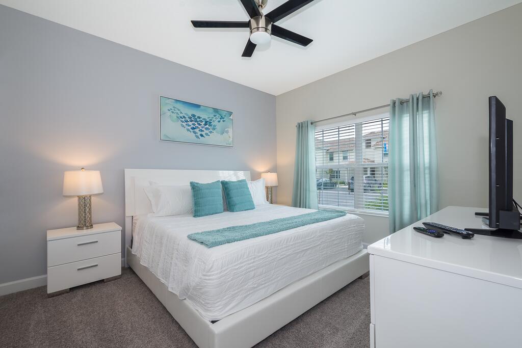 (CG8928) Champions Gate Home 4/3 Private Pool & Free Waterpark - thumb 3