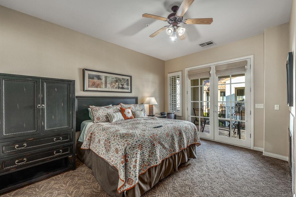 (L48) Premier Location At Clubhouse Condo - thumb 0