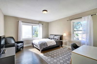 R2P Bay BnB Private Queen Room TV Wifi More Tourism Bookings