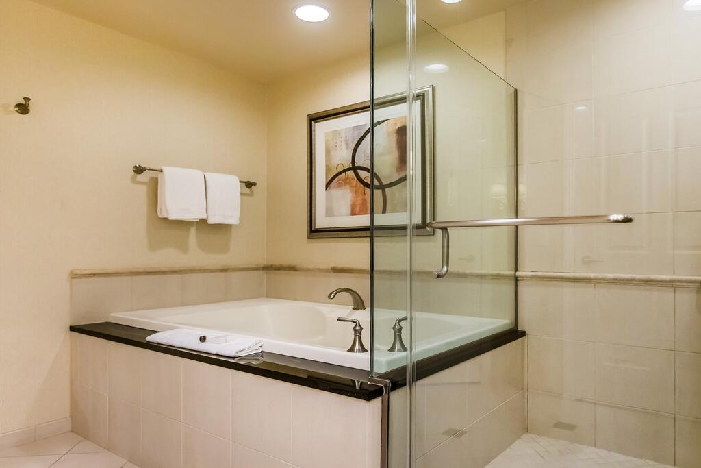 * NO RESORT FEES * STRIP VIEW * MGM STUDIO-2307 - thumb 2
