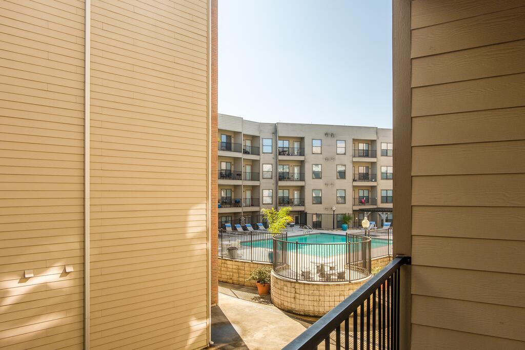 1 And 2 BR Apts In Downtown By Frontdesk - thumb 1