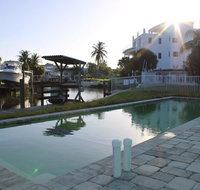 1 Beach Access Close to Time's Square On water - USA Accommodation