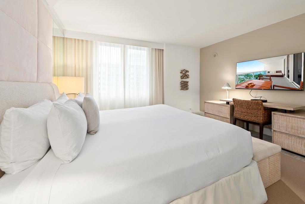 1 Bedroom Direct Ocean Front Located At 1 Hotel & Homes -944 - thumb 2