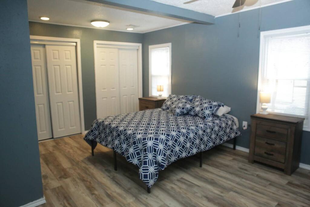 1 Bedroom With A Fireplace Close To Base - thumb 1