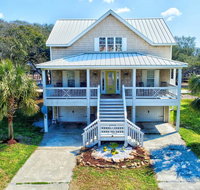 1 Block to Beach Ocean-View Oak Island Estate home - USA Accommodation