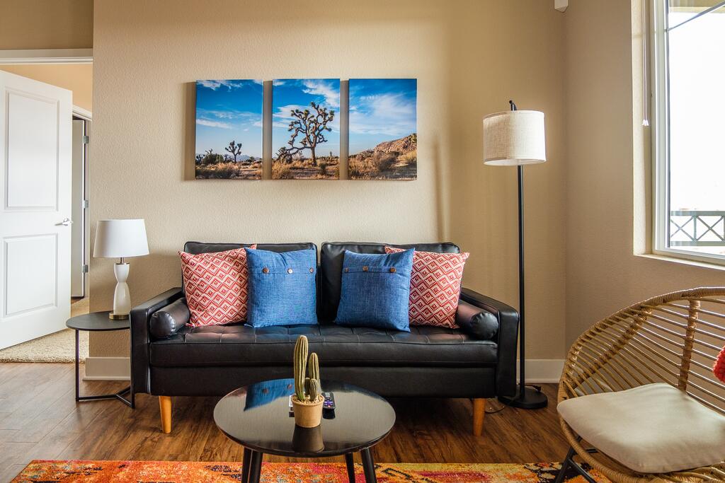 1 BR And 2 BR Apt By Frontdesk - thumb 0