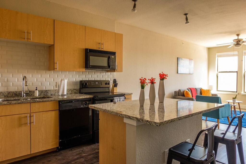 1 BR Apt Near Convention Center By Frontdesk - thumb 2