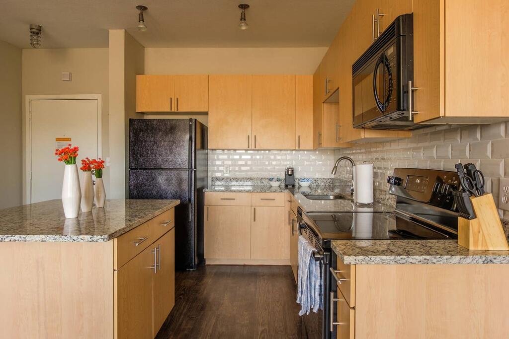 1 BR Apt Near Convention Center By Frontdesk - thumb 1