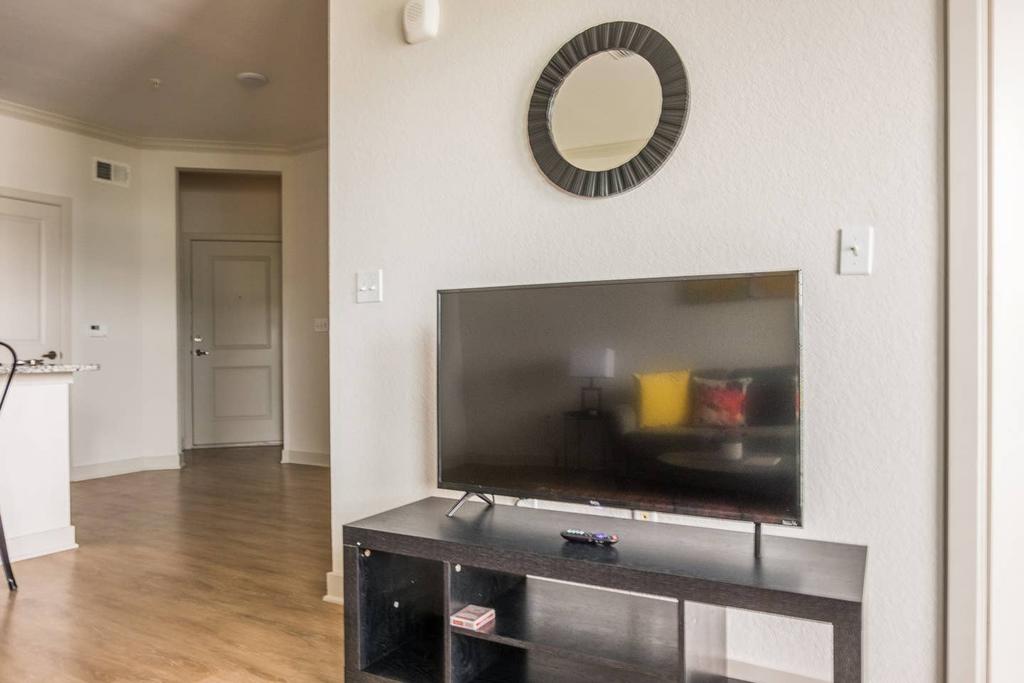 1 BR Apt With Balcony By Frontdesk - thumb 1