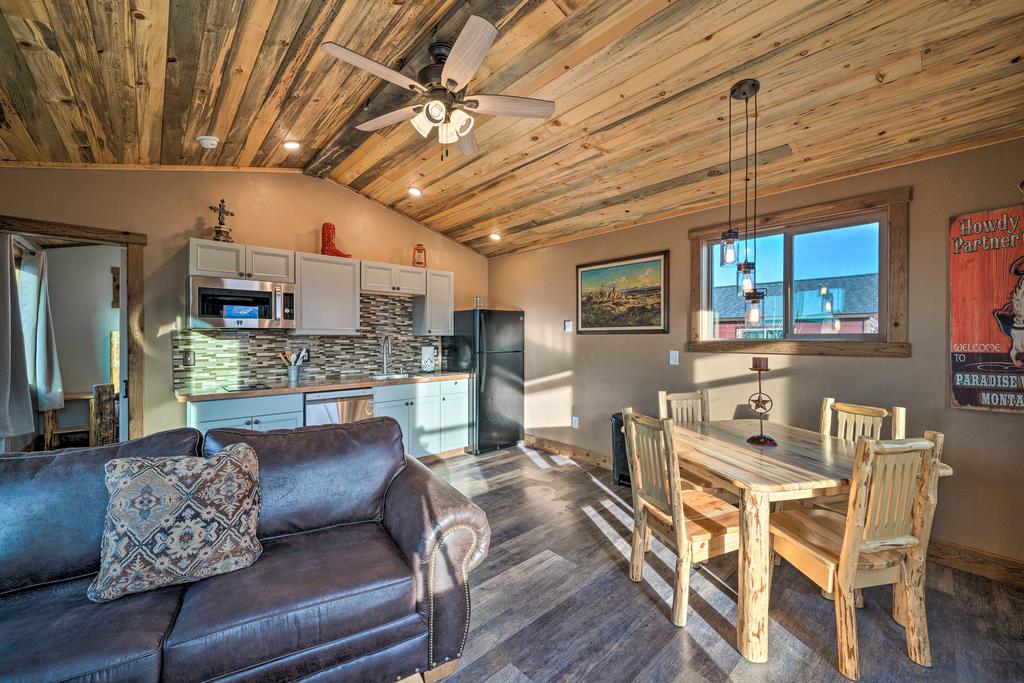 1-Hour Drive To Yellowstone - Couples Retreat! - thumb 0